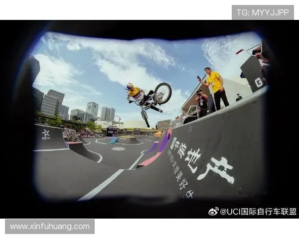 上海极限运动队配合引发热议运动员间的默契与争议交织成焦点 上海极限运动队配合引发热议运动员间的默契与争议交织成焦点