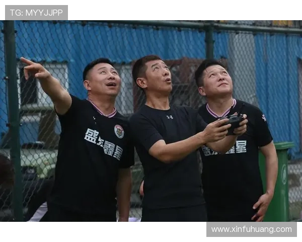 南京足球队荣登足球团队协作排行榜第一名展现团队精神与实力 南京足球队荣登足球团队协作排行榜第一名展现团队精神与实力