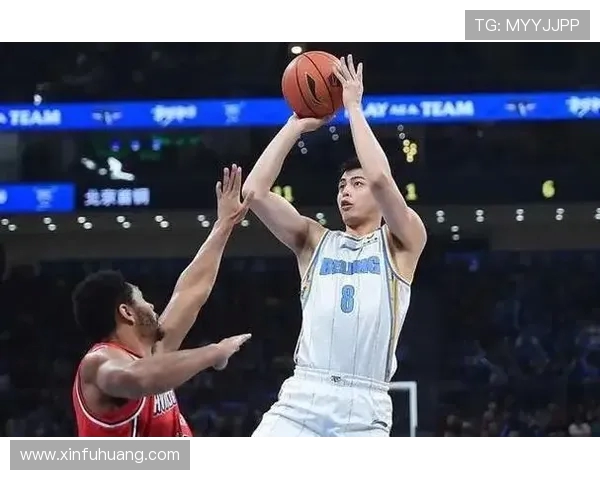 方硕的篮球之路：从青涩少年到职业赛场的辉煌蜕变与成长故事